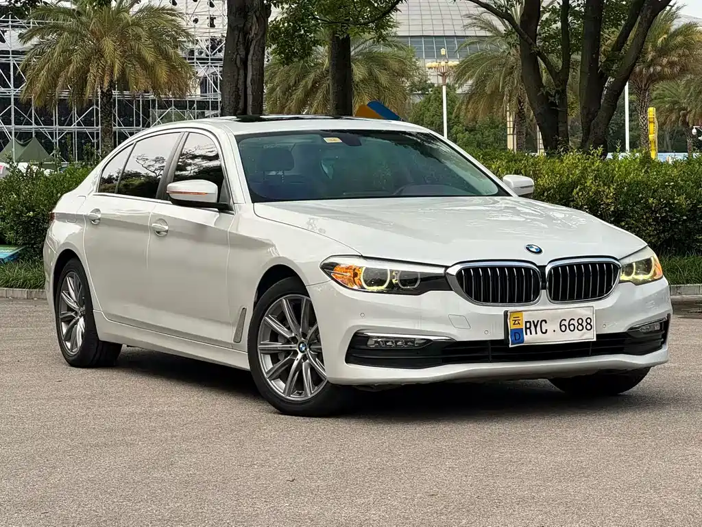 BMW 5 Series — фото 1