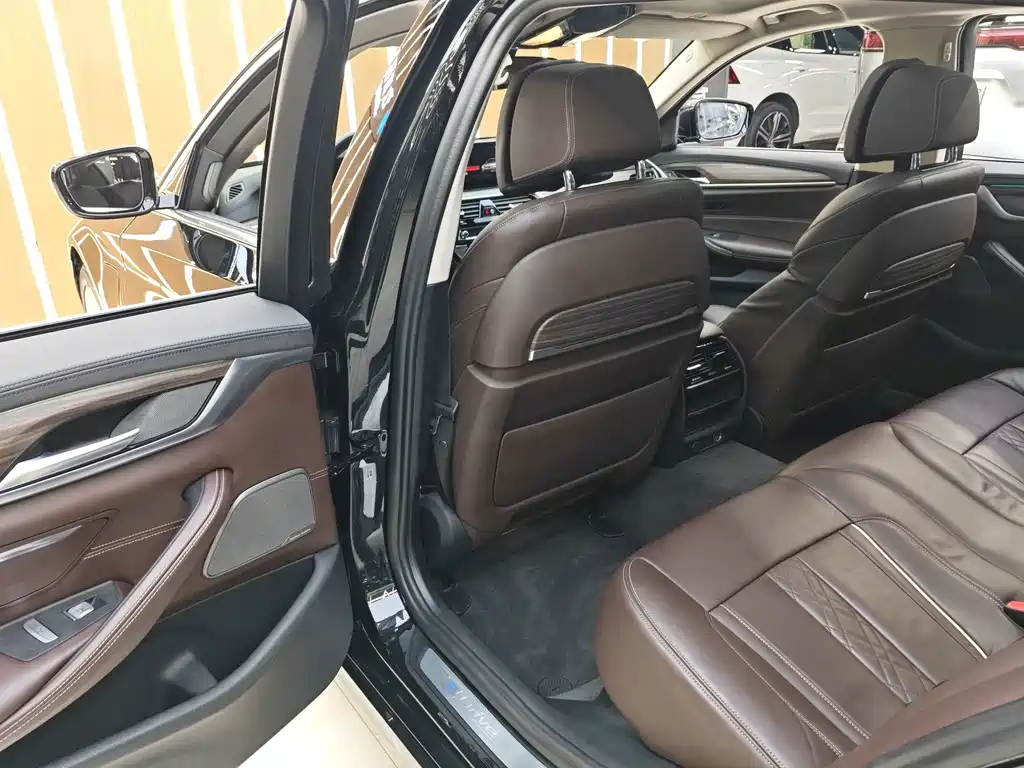 BMW 5 Series New Energy — фото 8