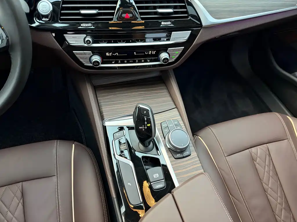 BMW 5 Series — фото 17