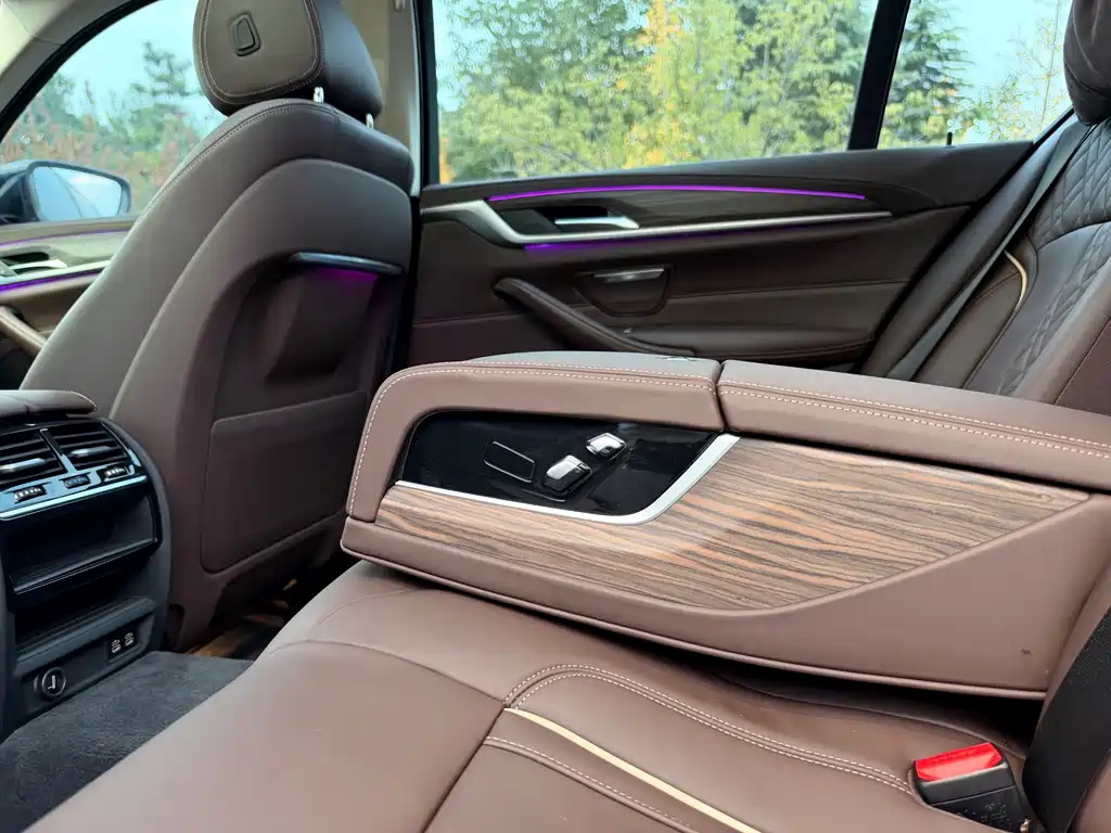 BMW 5 Series — фото 19