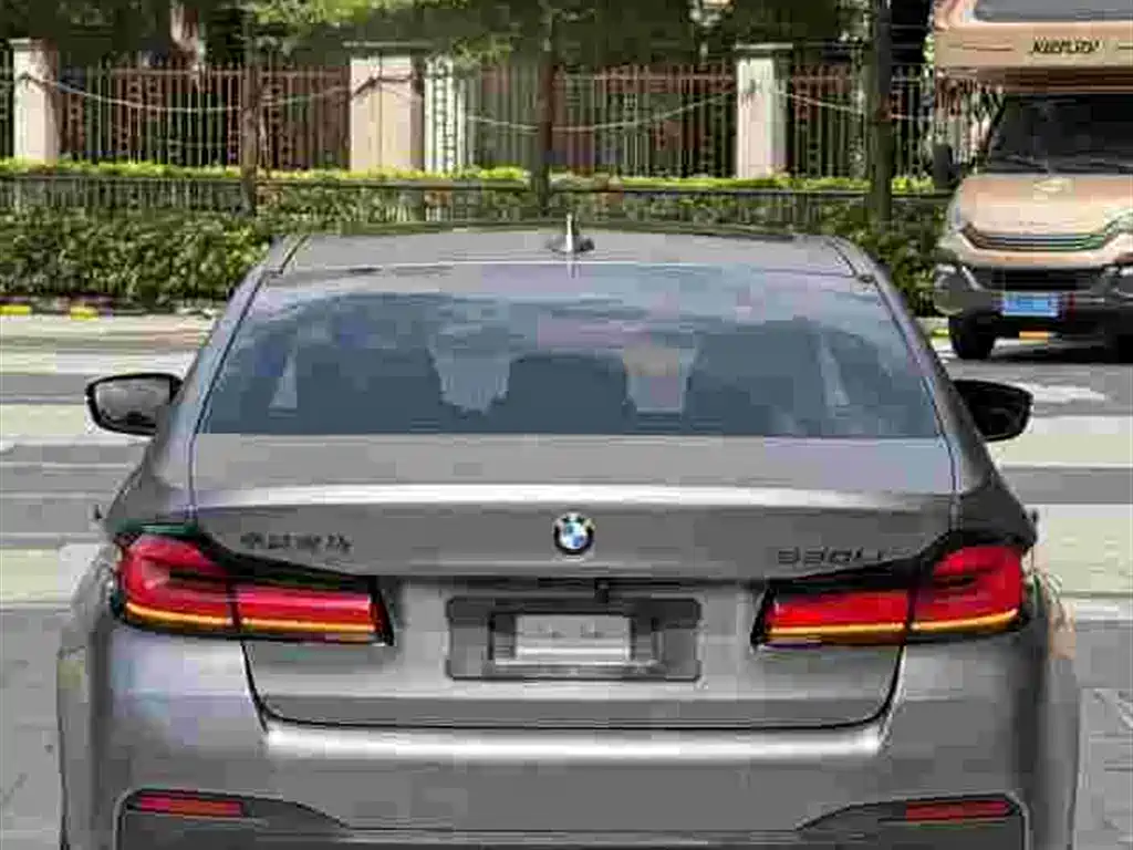 BMW 5 Series — фото 4
