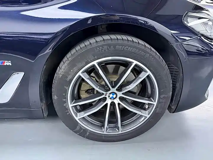 BMW 5 Series — фото 18