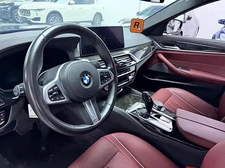 BMW 5 Series — фото 5