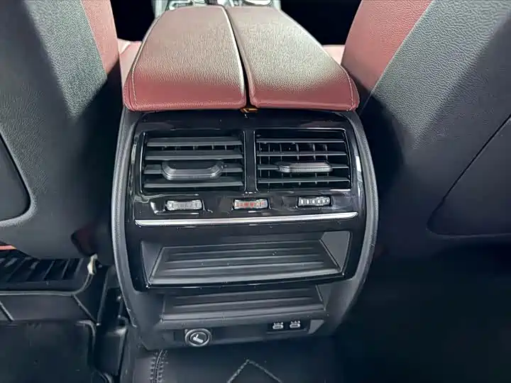BMW 5 Series — фото 9