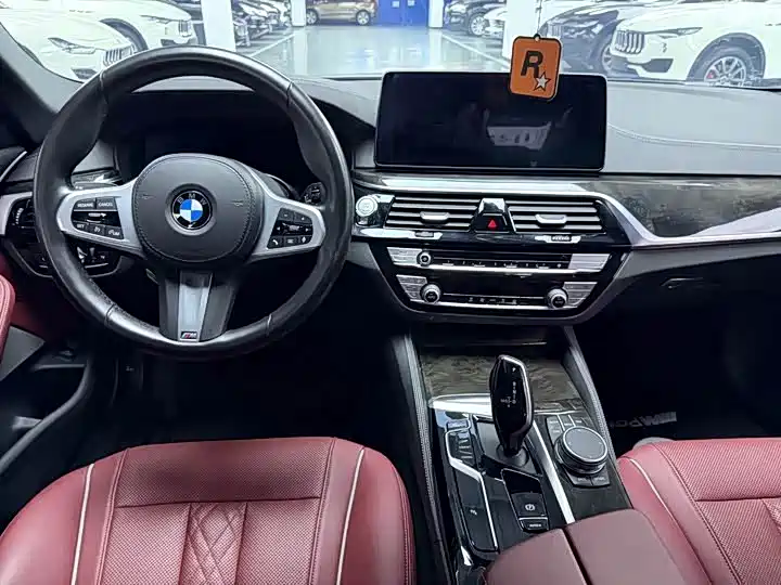 BMW 5 Series — фото 10