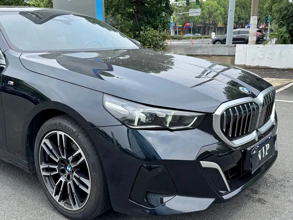 BMW 5 Series — фото 29