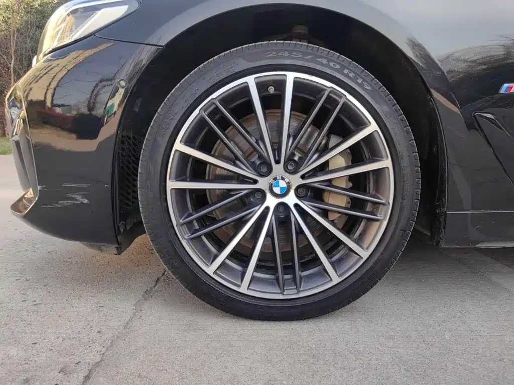 BMW 5 Series — фото 14