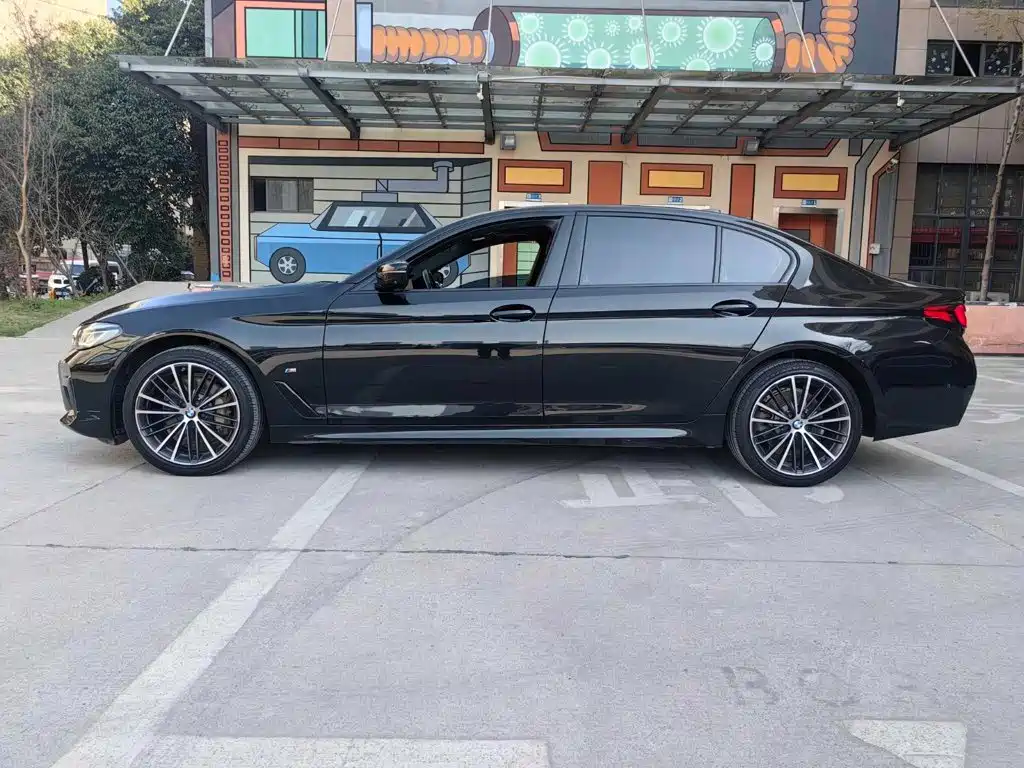 BMW 5 Series — фото 15