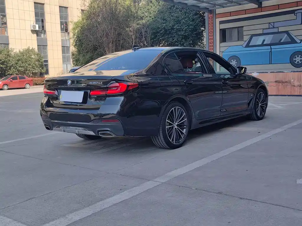 BMW 5 Series — фото 18