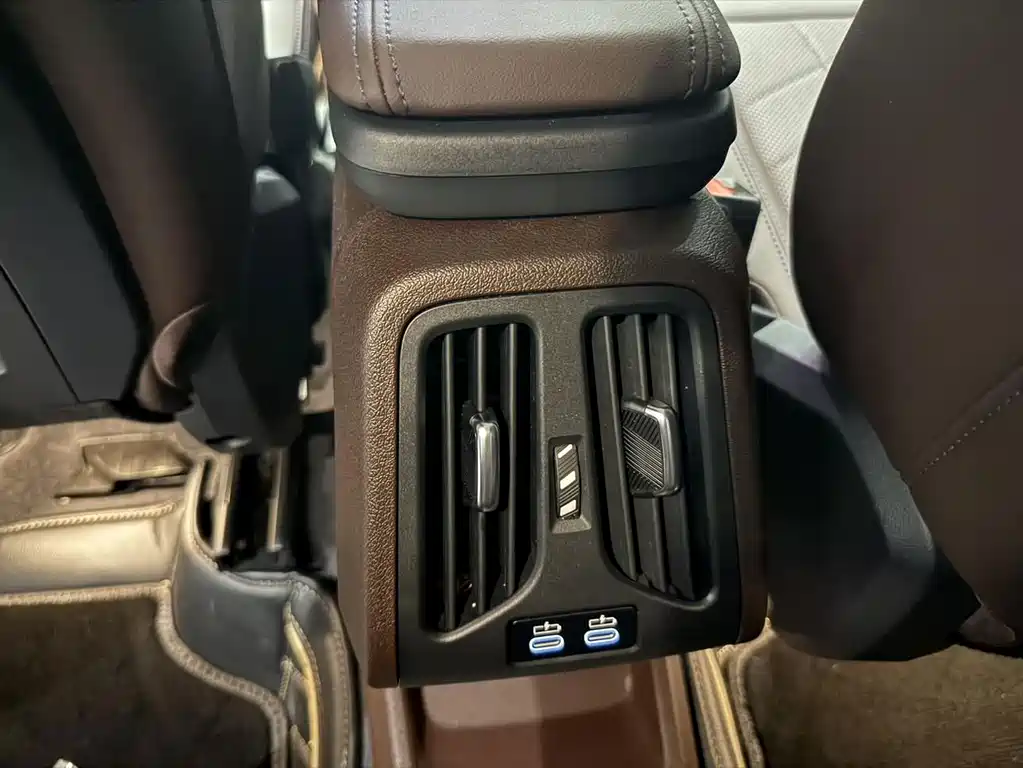 BMW X1 — фото 18