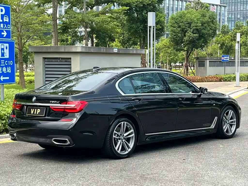 BMW 7 Series — фото 6
