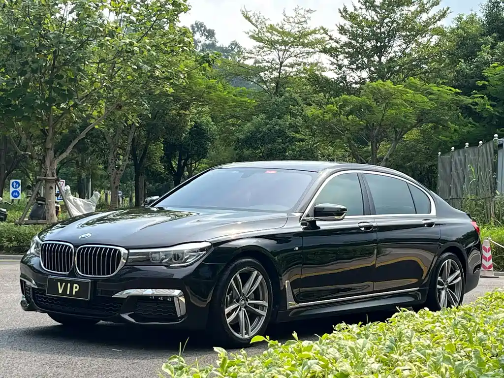 BMW 7 Series — фото 1