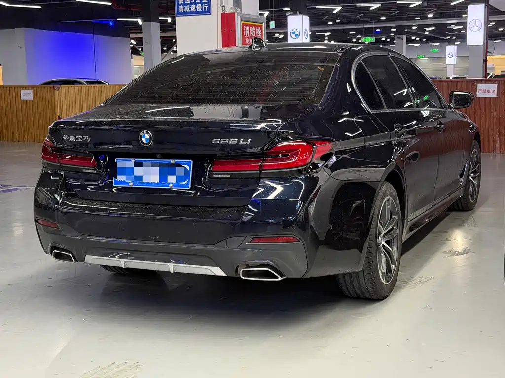 BMW 5 Series — фото 13