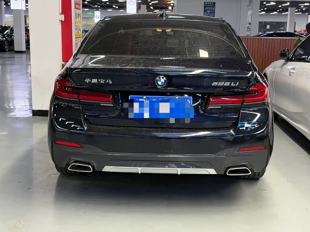 BMW 5 Series — фото 14
