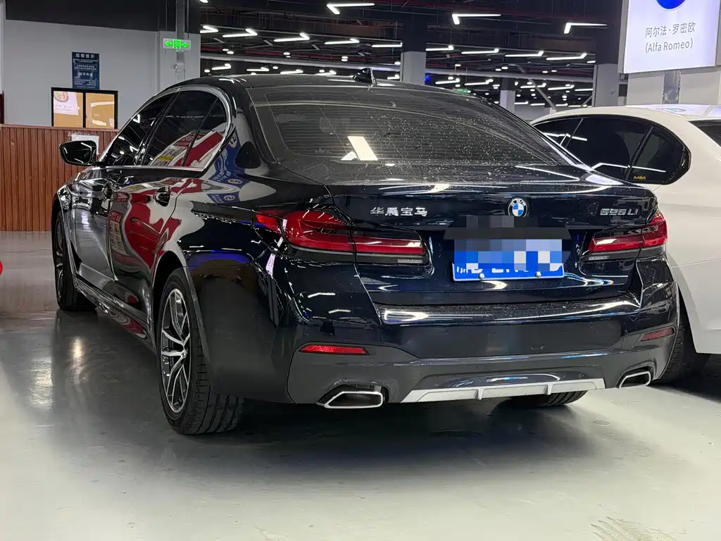 BMW 5 Series — фото 15