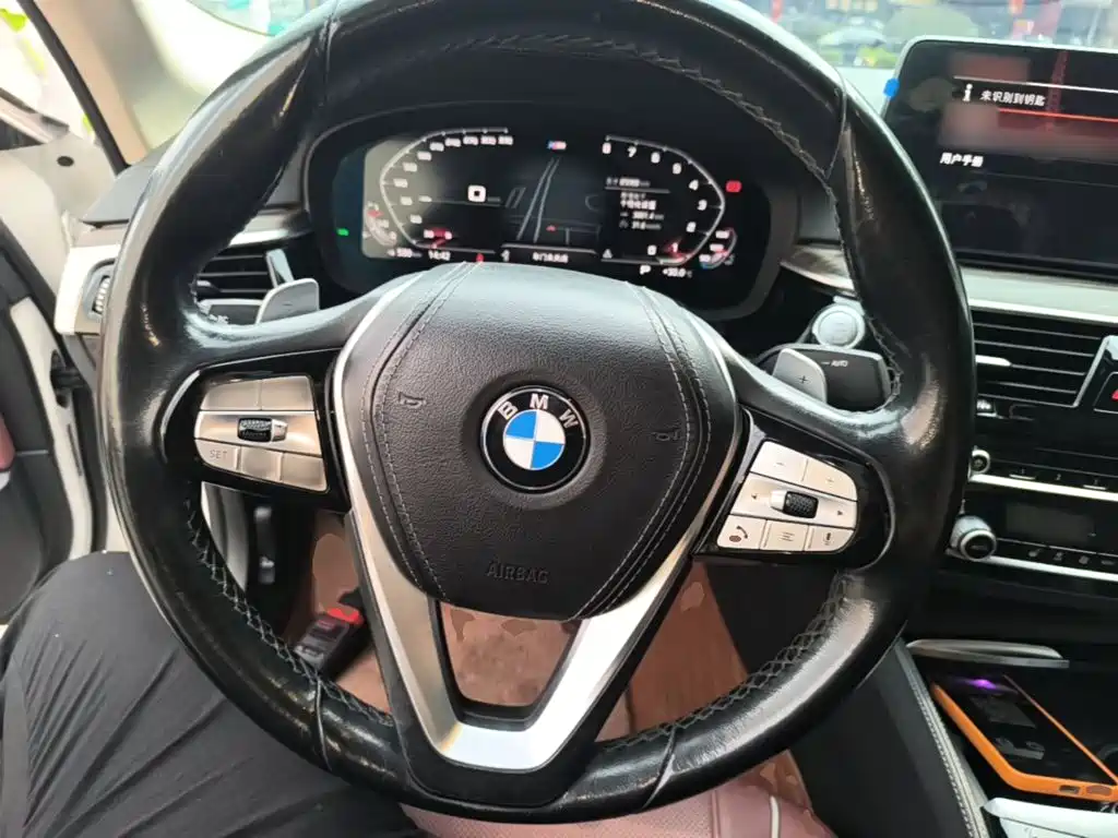 BMW 5 Series — фото 11