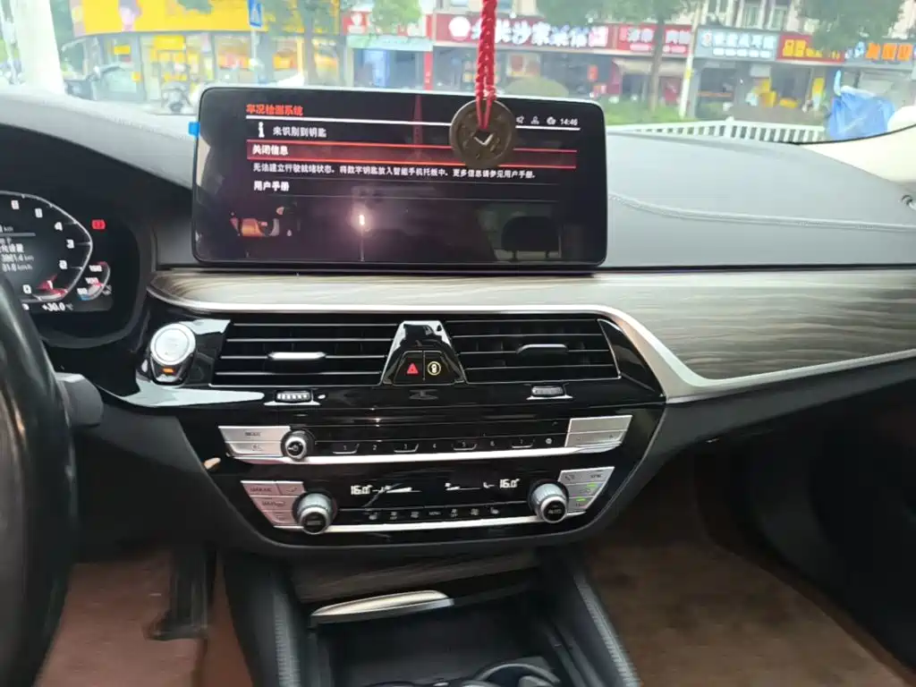 BMW 5 Series — фото 13
