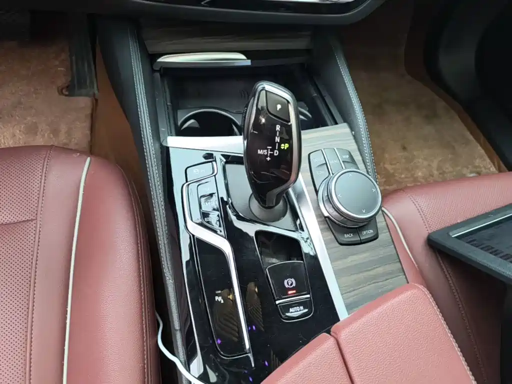 BMW 5 Series — фото 14