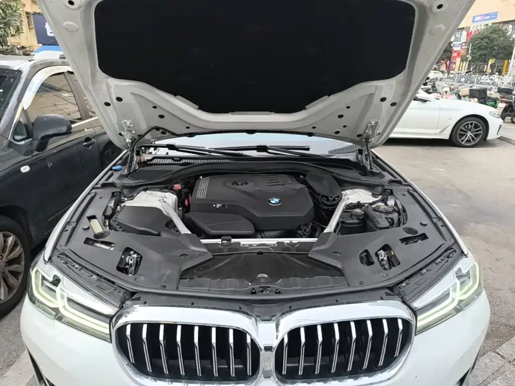 BMW 5 Series — фото 20