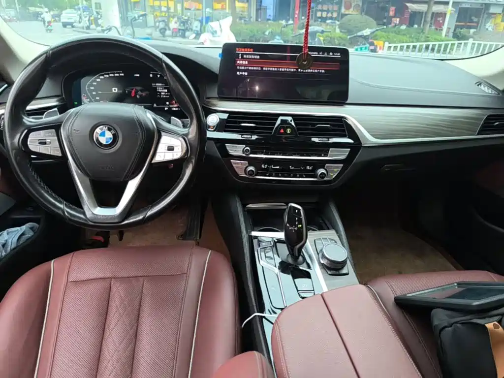 BMW 5 Series — фото 10