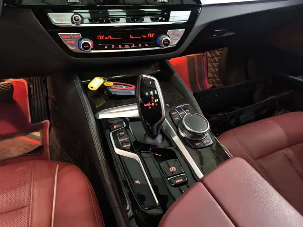 BMW 5 Series — фото 14