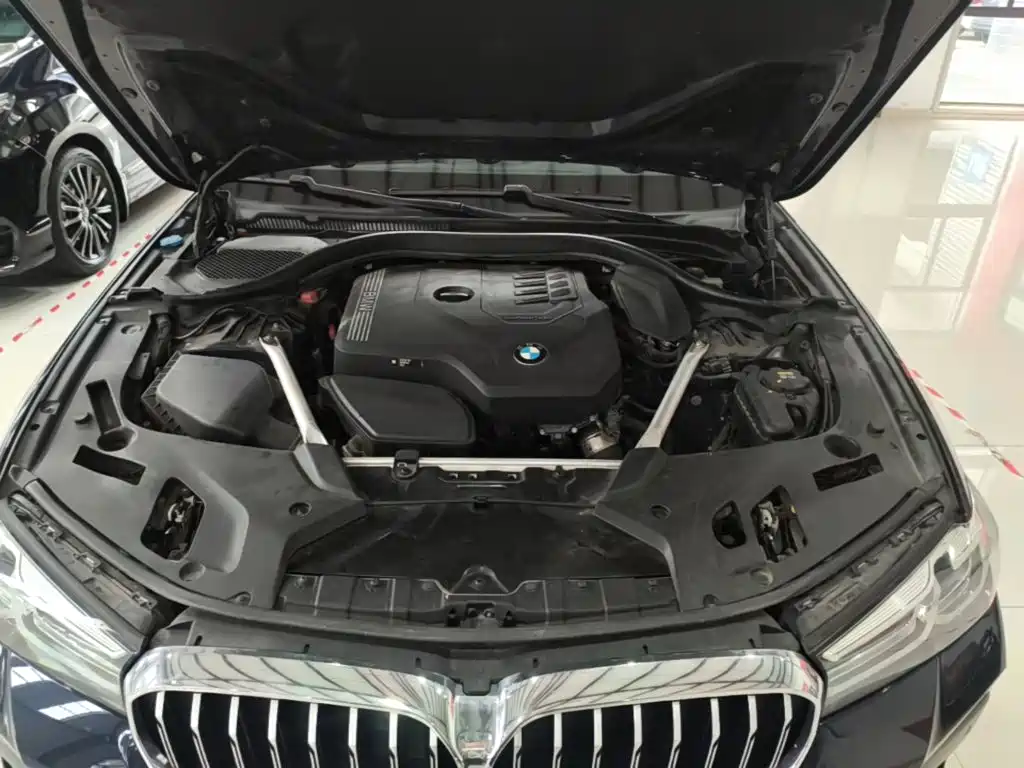 BMW 5 Series — фото 20
