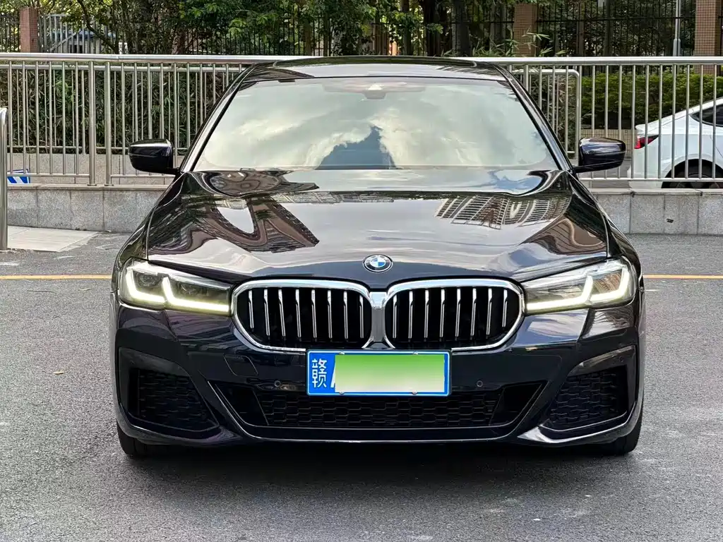 BMW 5 Series — фото 1
