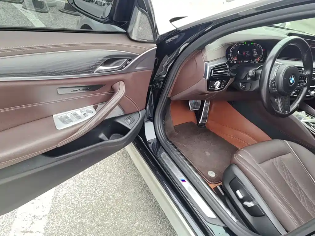 BMW 5 Series — фото 16