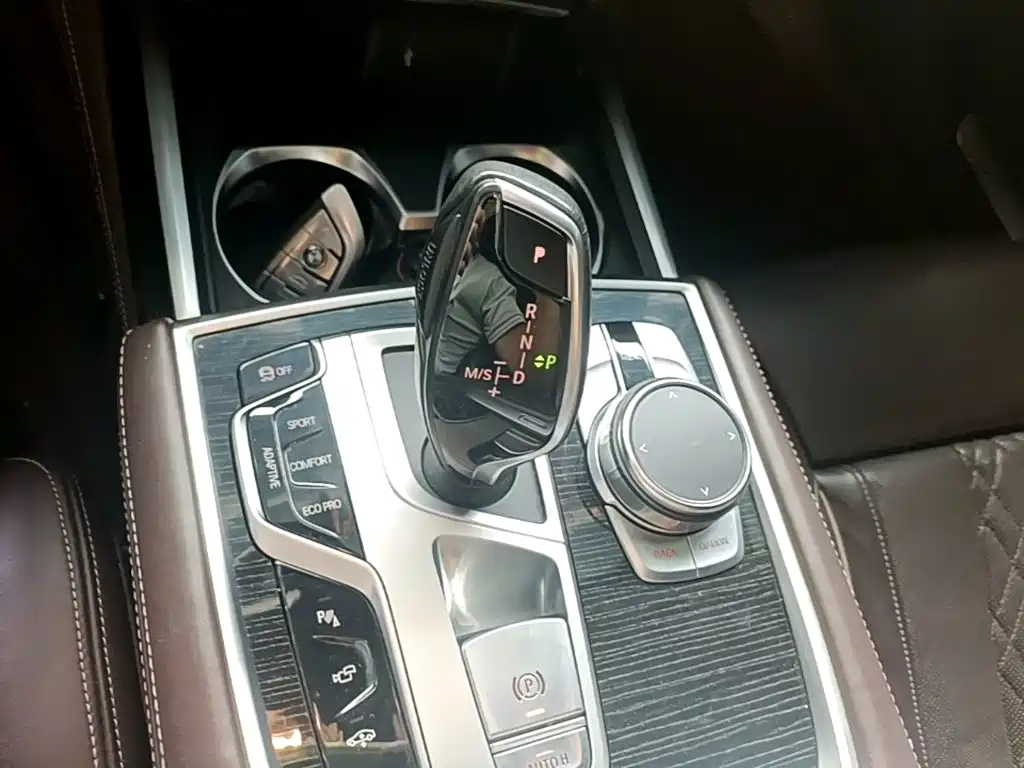 BMW 7 Series — фото 14