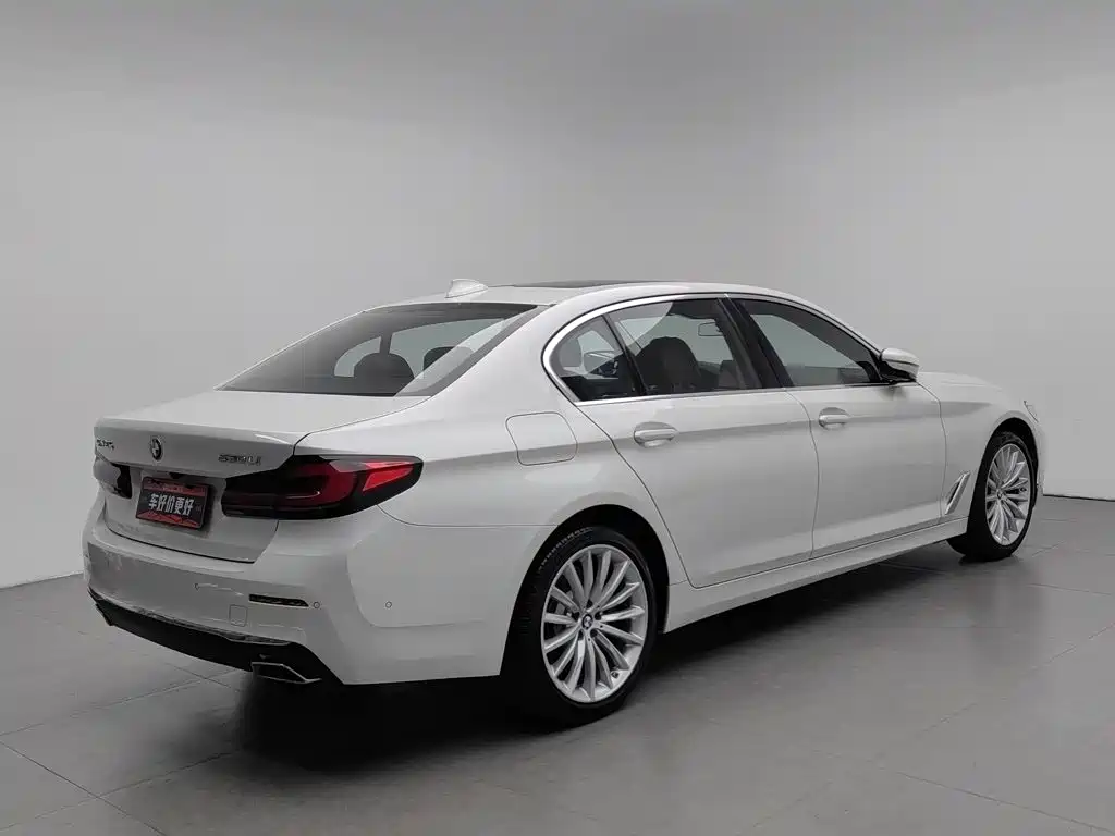 BMW 5 Series — фото 2