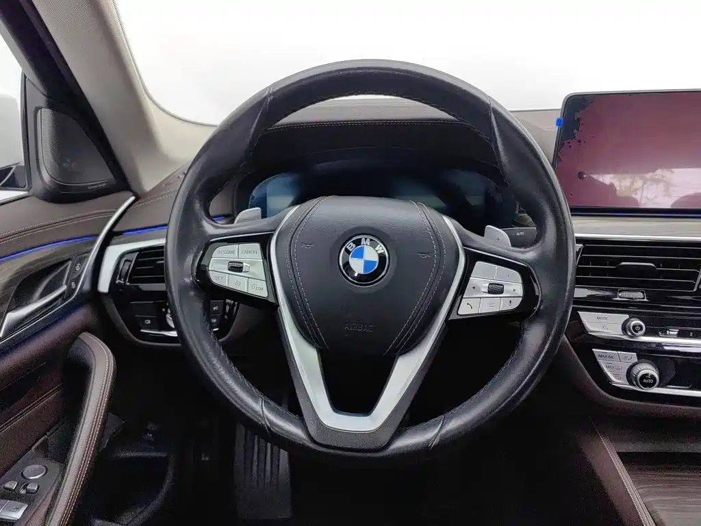 BMW 5 Series — фото 11
