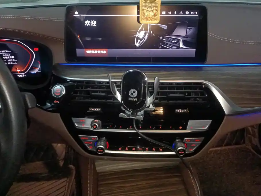 BMW 5 Series — фото 13