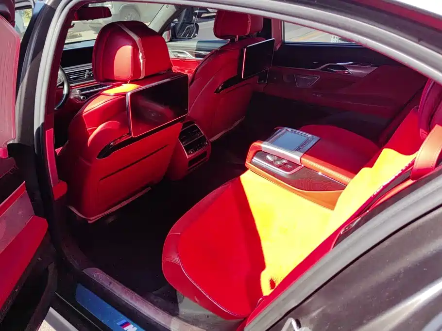 BMW 7 Series — фото 11