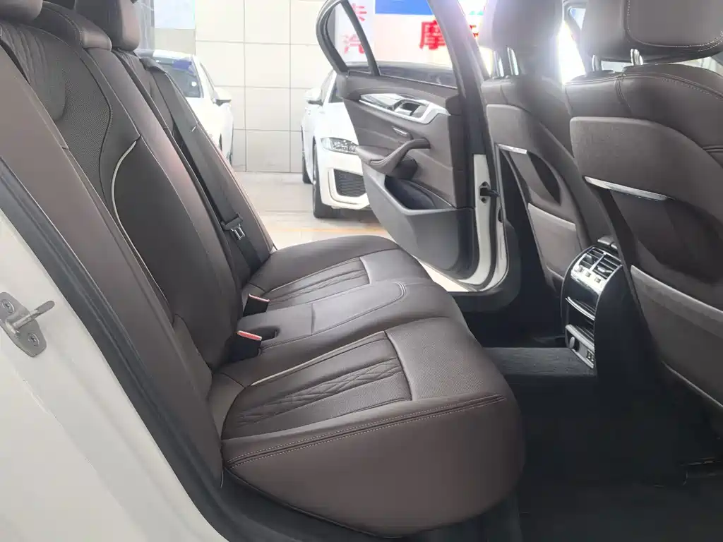 BMW 5 Series — фото 14