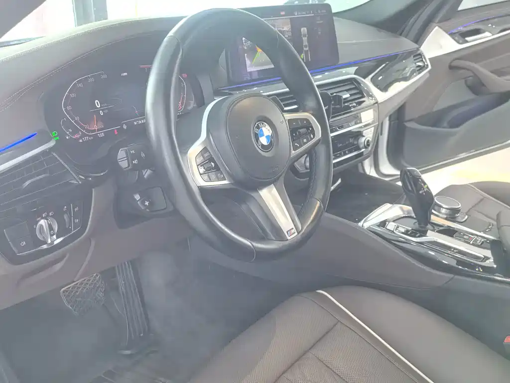 BMW 5 Series — фото 17