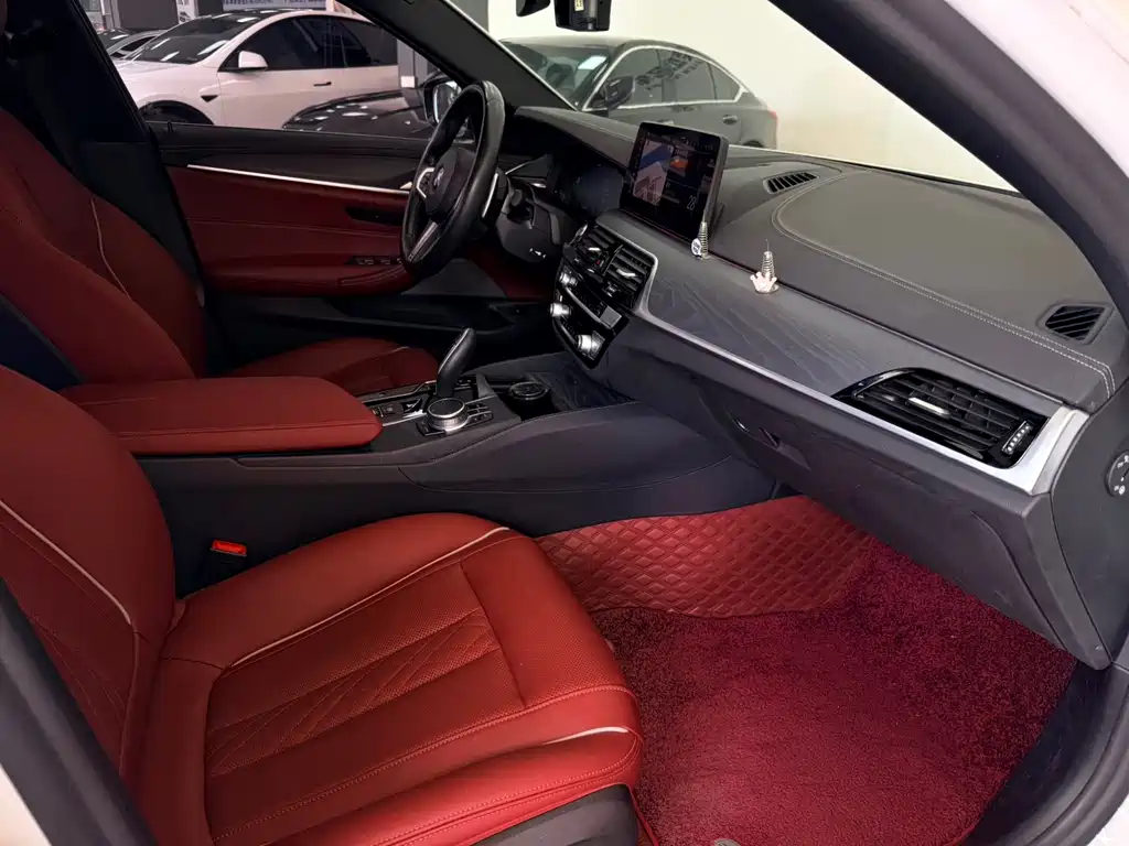 BMW 5 Series — фото 14