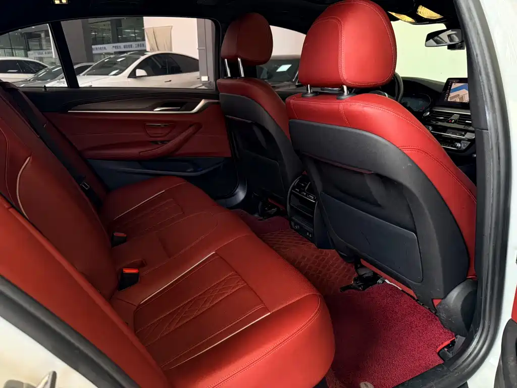 BMW 5 Series — фото 15