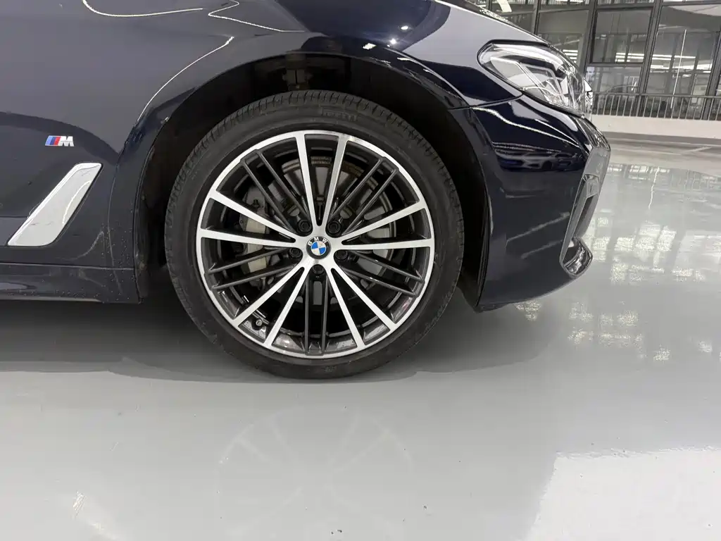 BMW 5 Series — фото 11