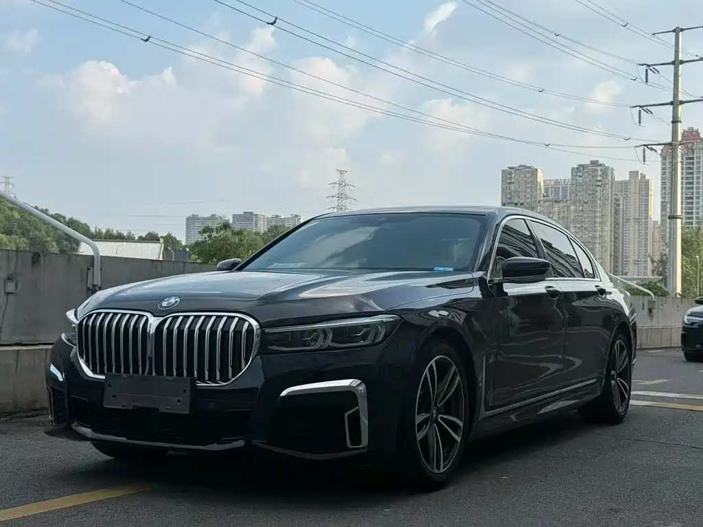 BMW 7 Series — фото 1