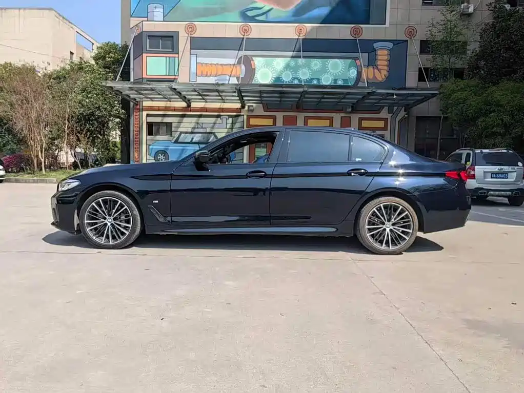 BMW 5 Series — фото 16