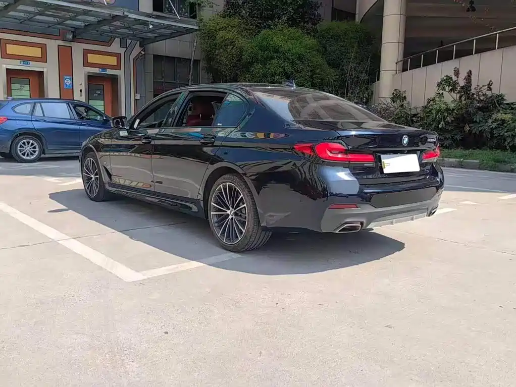BMW 5 Series — фото 17