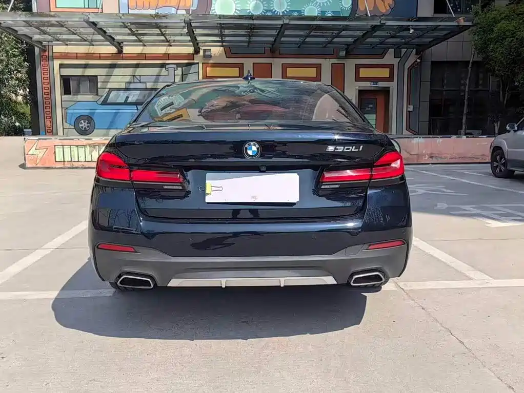 BMW 5 Series — фото 18