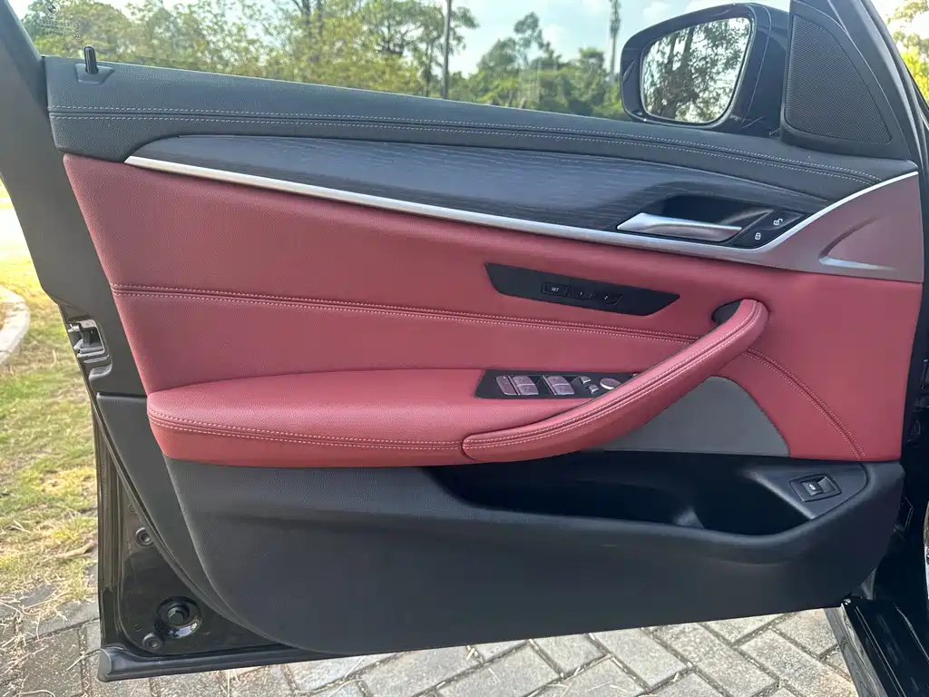 BMW 5 Series — фото 13