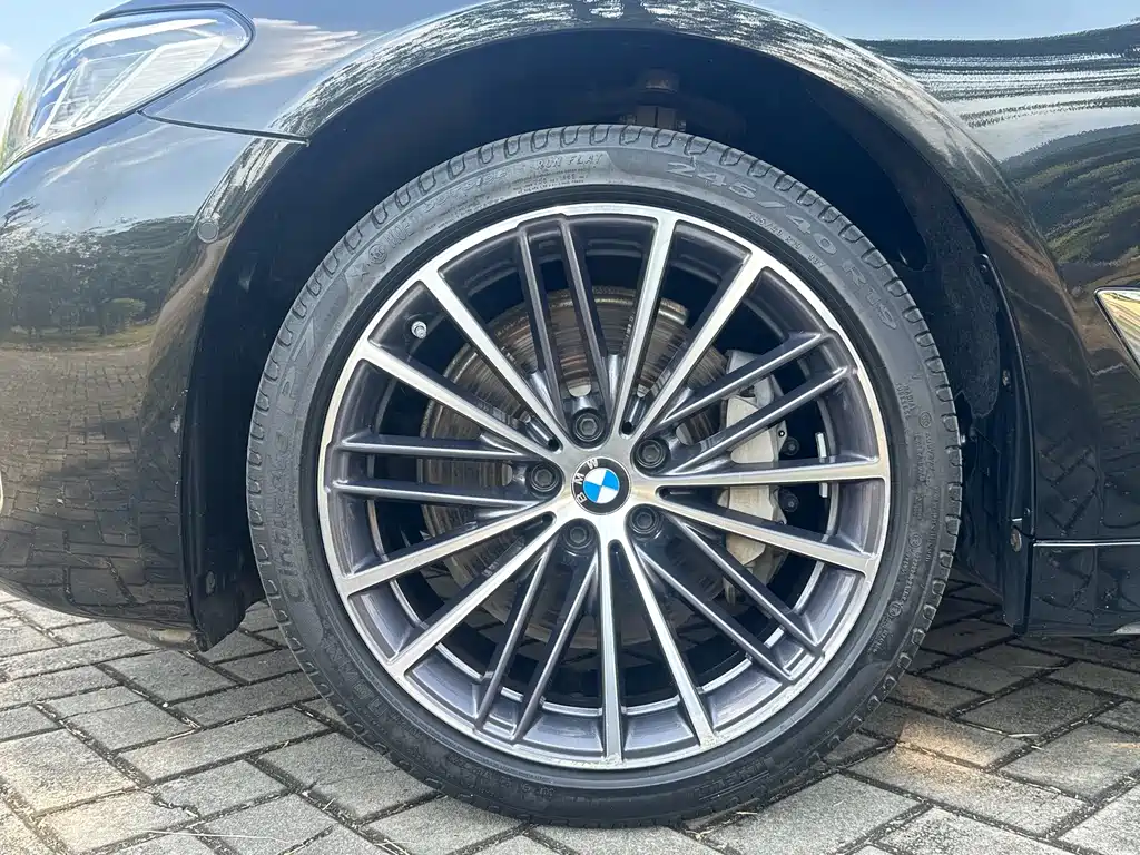 BMW 5 Series — фото 20