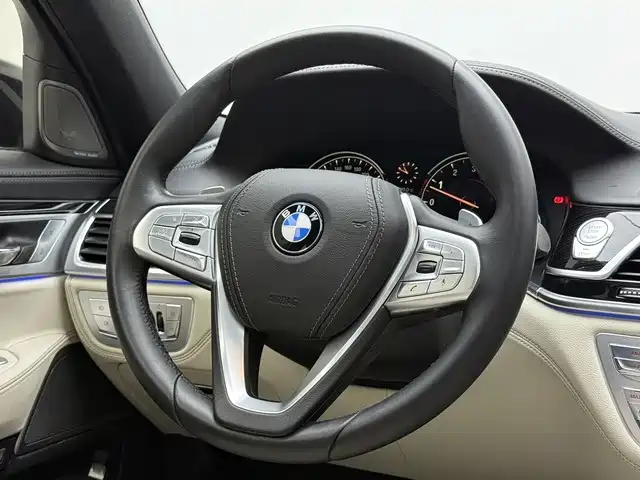 BMW 7 Series — фото 11