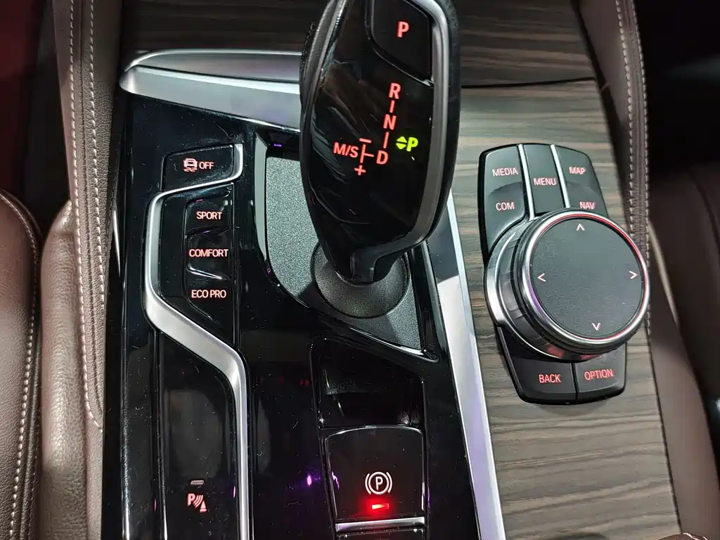BMW 5 Series — фото 14