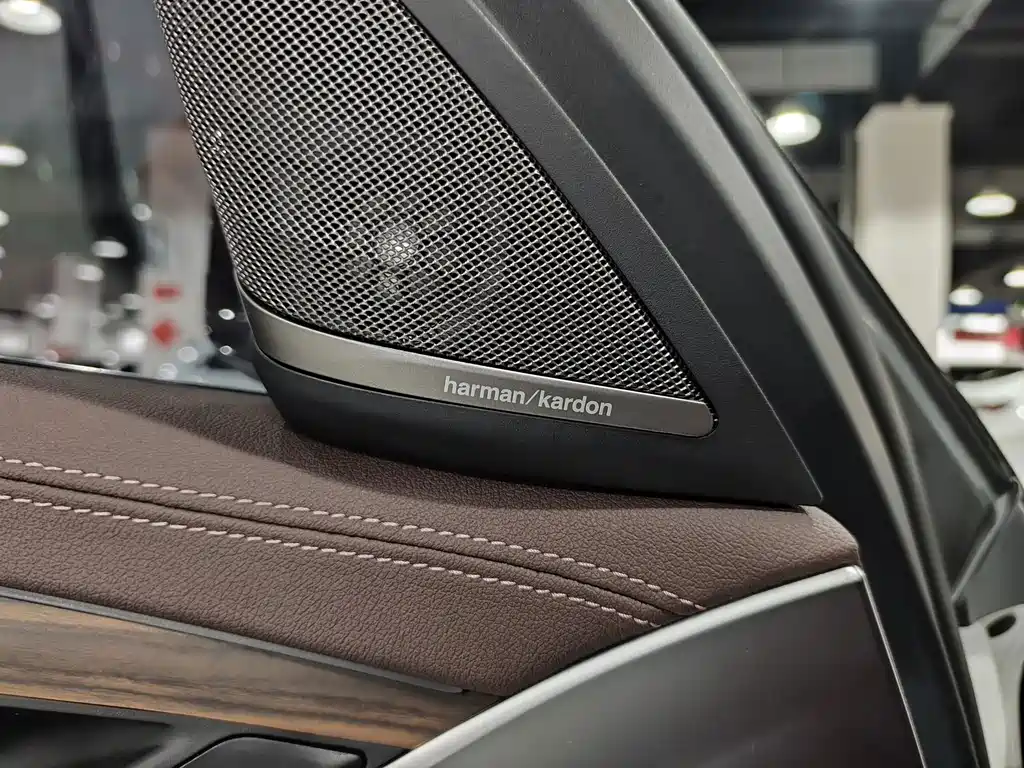 BMW 5 Series — фото 16