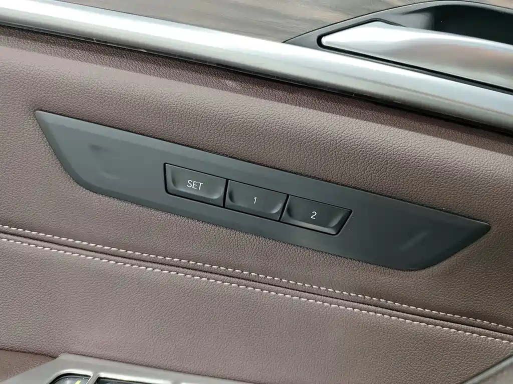 BMW 5 Series — фото 17