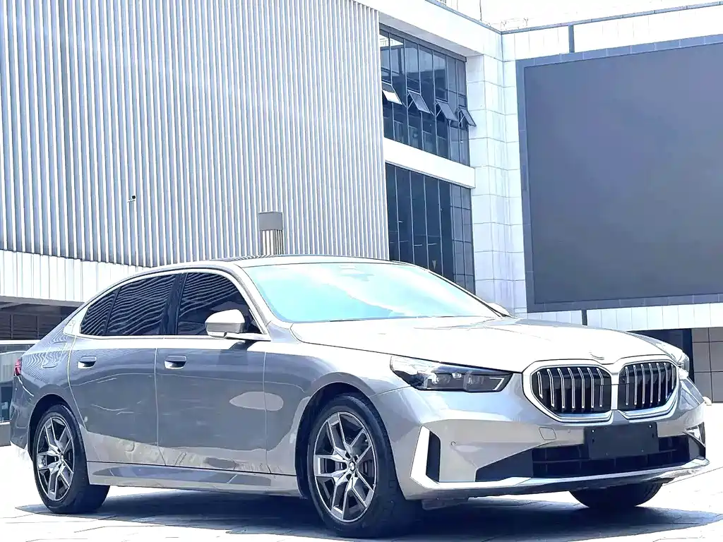 BMW 5 Series — фото 3