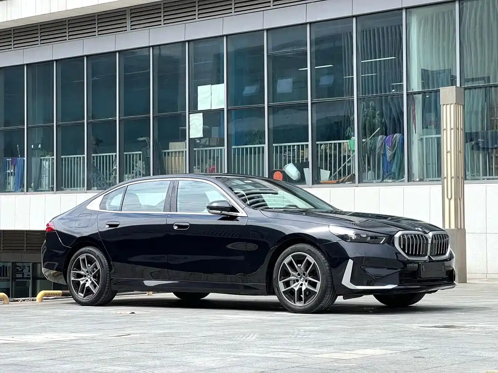 BMW 5 Series — фото 2